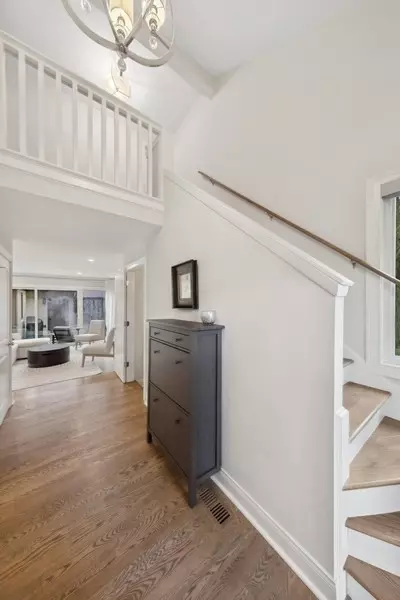 Entry Way - 24 Kane Ct, Willowbrook, IL 60527 photo 1 of 1