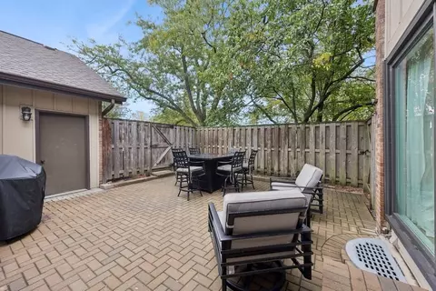 Exterior - 24 Kane Ct, Willowbrook, IL 60527 photo 2 of 4