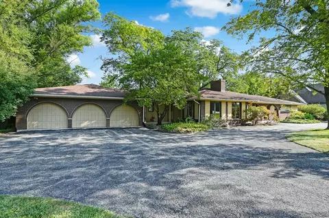 508 Ridgemoor Dr, Willowbrook, IL 60527 photo 2