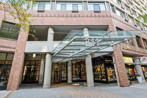 211 E Ohio St #1420, Chicago, IL 60611