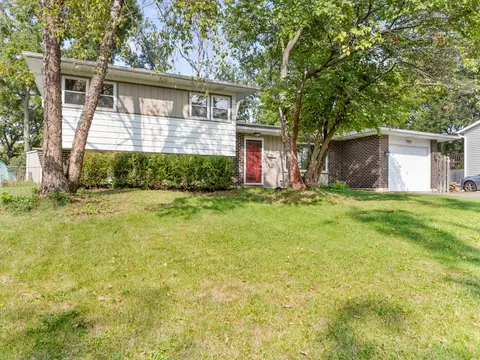 7912 Everglade Ave, Woodridge, IL 60517