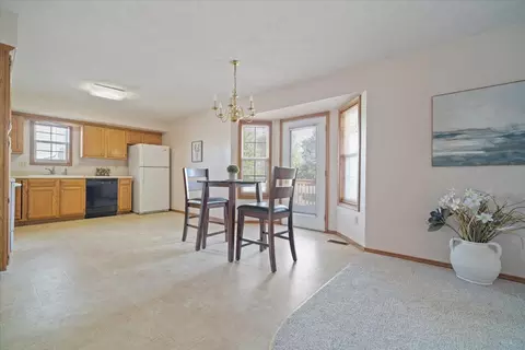 Dining - 41 Holder Way, Bloomington, IL 61704 photo 1 of 1