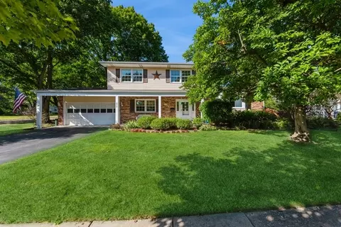 873 Liberty Bell Ln, Libertyville, IL 60048
