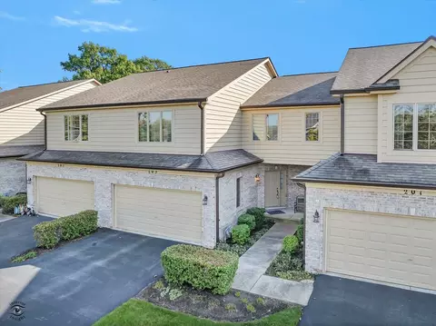 205 Winding Trails Dr, Willow Springs, IL 60480