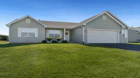 194 Autumnwood Ln, Davis Junction, IL 61020