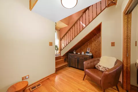 Entry Way - 579 Dawn Ct, Des Plaines, IL 60016 photo 2 of 2
