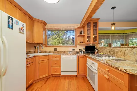 Kitchen - 579 Dawn Ct, Des Plaines, IL 60016 photo 3 of 3