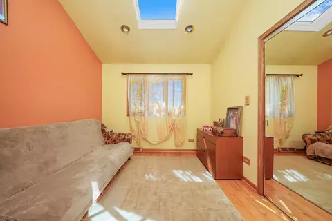 Bedroom - 579 Dawn Ct, Des Plaines, IL 60016 photo 1 of 4