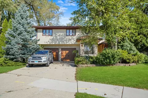 579 Dawn Ct, Des Plaines, IL 60016