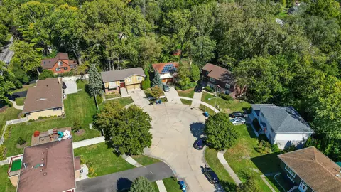 View/Area - 579 Dawn Ct, Des Plaines, IL 60016 photo 2 of 5