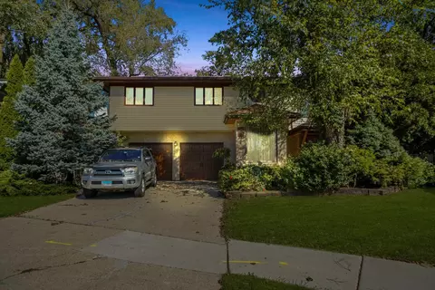 Exterior - 579 Dawn Ct, Des Plaines, IL 60016 photo 4 of 5