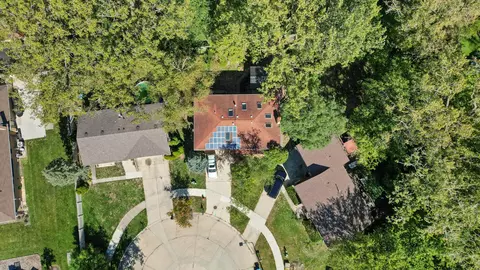 View/Area - 579 Dawn Ct, Des Plaines, IL 60016 photo 3 of 5