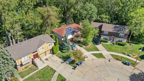 View/Area - 579 Dawn Ct, Des Plaines, IL 60016 photo 1 of 5