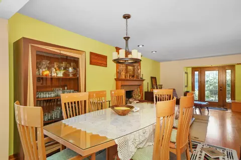 Dining - 579 Dawn Ct, Des Plaines, IL 60016 photo 3 of 3