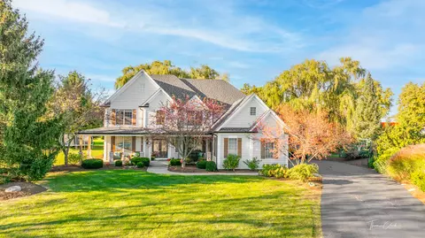 38 W330 Yaupon Ct, Saint Charles, IL 60175