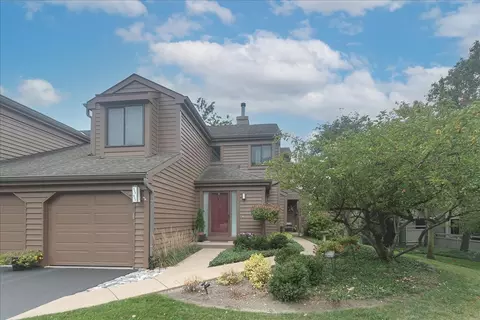 950 Shoreline Rd #903, Lake Barrington, IL 60010