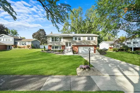 1014 71st St, Darien, IL 60561
