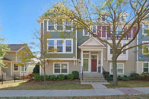 130 Waterbury Cir, Schaumburg, IL 60193