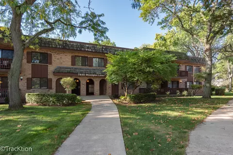 7930 Woodglen Ln #108, Downers Grove, IL 60516