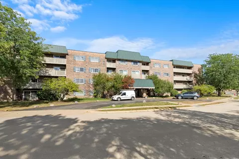 675 Grove Dr #110, Elk Grove Village, IL 60007