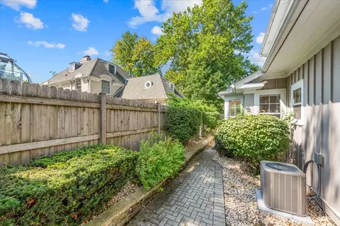 Exterior - 424 W Madison Ave, Wheaton, IL 60187 photo 9 of 10