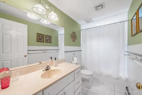 Bath - 424 W Madison Ave, Wheaton, IL 60187 photo 5 of 5