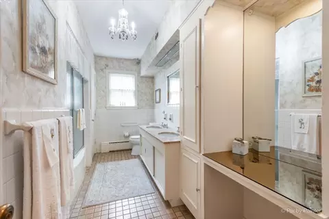Bath - 424 W Madison Ave, Wheaton, IL 60187 photo 4 of 5