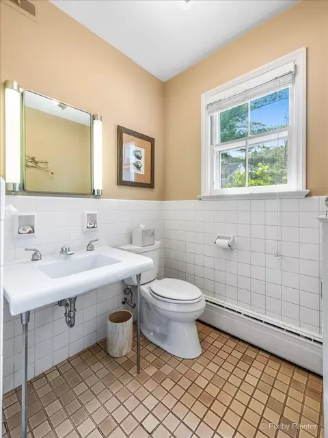 Bath - 424 W Madison Ave, Wheaton, IL 60187 photo 2 of 5