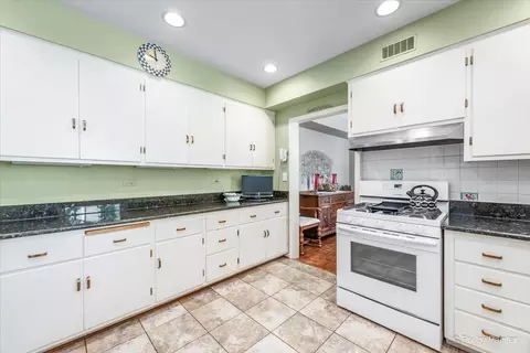 Kitchen - 424 W Madison Ave, Wheaton, IL 60187 photo 2 of 3