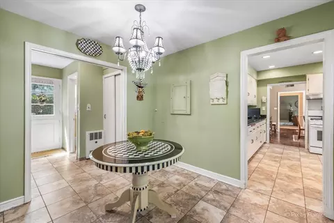 Entry Way - 424 W Madison Ave, Wheaton, IL 60187 photo 3 of 3