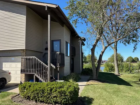 7528 Bristol Ln #6, Hanover Park, IL 60133