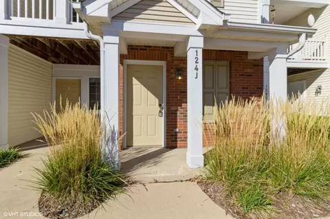 124 Bertram Dr #J, Yorkville, IL 60560