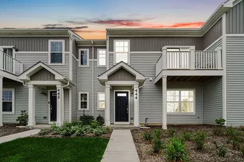 444 Comstock Rd, South Elgin, IL 60177