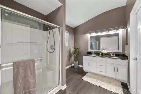 Bath - 2347 Nantucket Ln, Elgin, IL 60123 photo 1 of 3