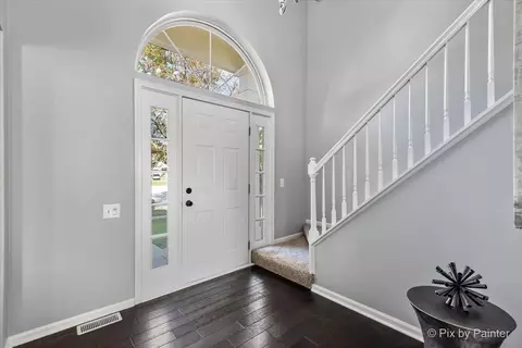 Entry Way - 2347 Nantucket Ln, Elgin, IL 60123 photo 2 of 3