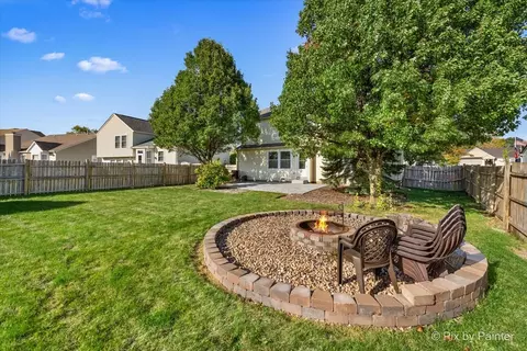 Exterior - 2347 Nantucket Ln, Elgin, IL 60123 photo 4 of 6