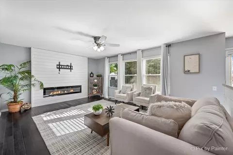 Living - 2347 Nantucket Ln, Elgin, IL 60123 photo 2 of 3