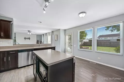 Kitchen - 2347 Nantucket Ln, Elgin, IL 60123 photo 2 of 3