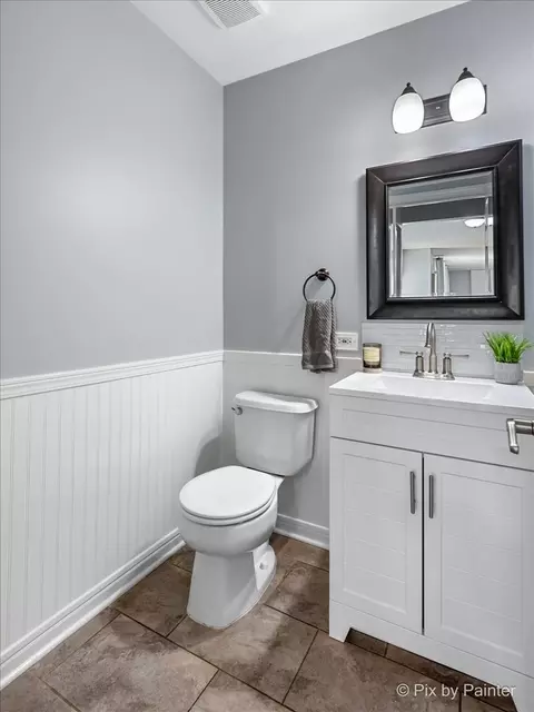 Bath - 2347 Nantucket Ln, Elgin, IL 60123 photo 3 of 3