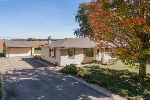 202 Gilmore Ave, Le Roy, IL 61752