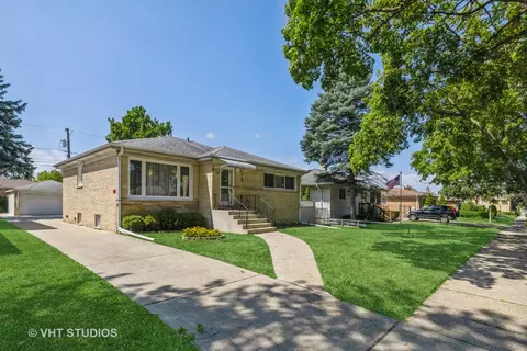 1668 Maple St, Des Plaines, IL 60018