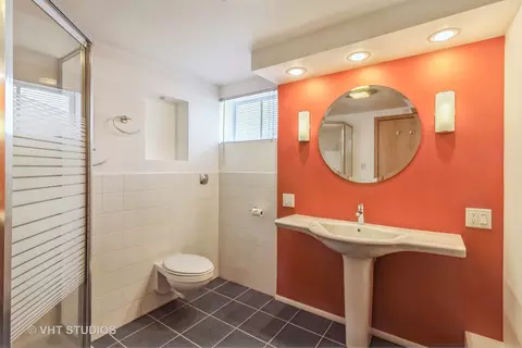 Bath - 1668 Maple St, Des Plaines, IL 60018 photo 3 of 3