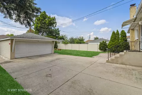 Exterior - 1668 Maple St, Des Plaines, IL 60018 photo 1 of 1
