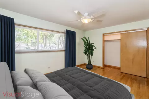 Bedroom - 1668 Maple St, Des Plaines, IL 60018 photo 2 of 5
