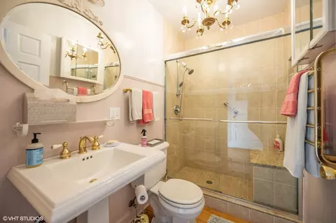 Bath - 809 Forest Ave #1S, Evanston, IL 60202 photo 2 of 2