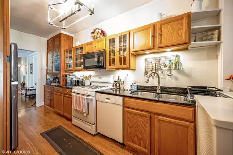 Kitchen - 809 Forest Ave #1S, Evanston, IL 60202 photo 2 of 2