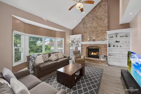 Living - 590 Casey Ct, Aurora, IL 60502 photo 2 of 2