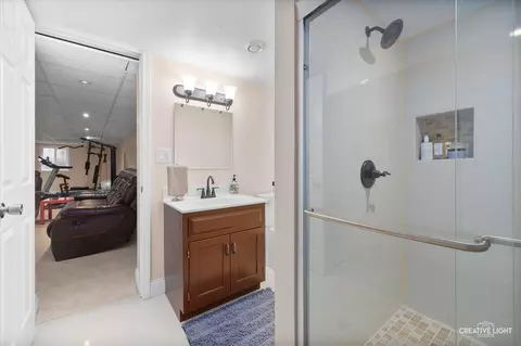 Bath - 590 Casey Ct, Aurora, IL 60502 photo 5 of 5