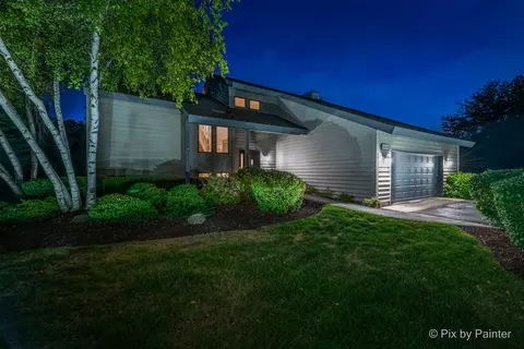 5104 Hickory Ln, Mchenry, IL 60051