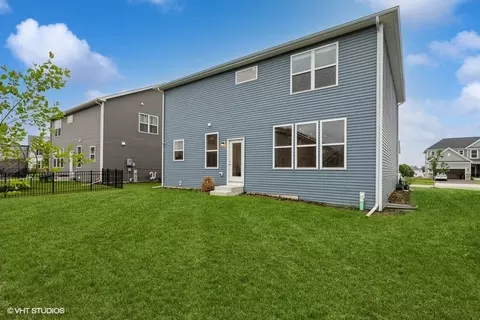 Exterior - 520 Alpine Dr, Algonquin, IL 60102 photo 3 of 4